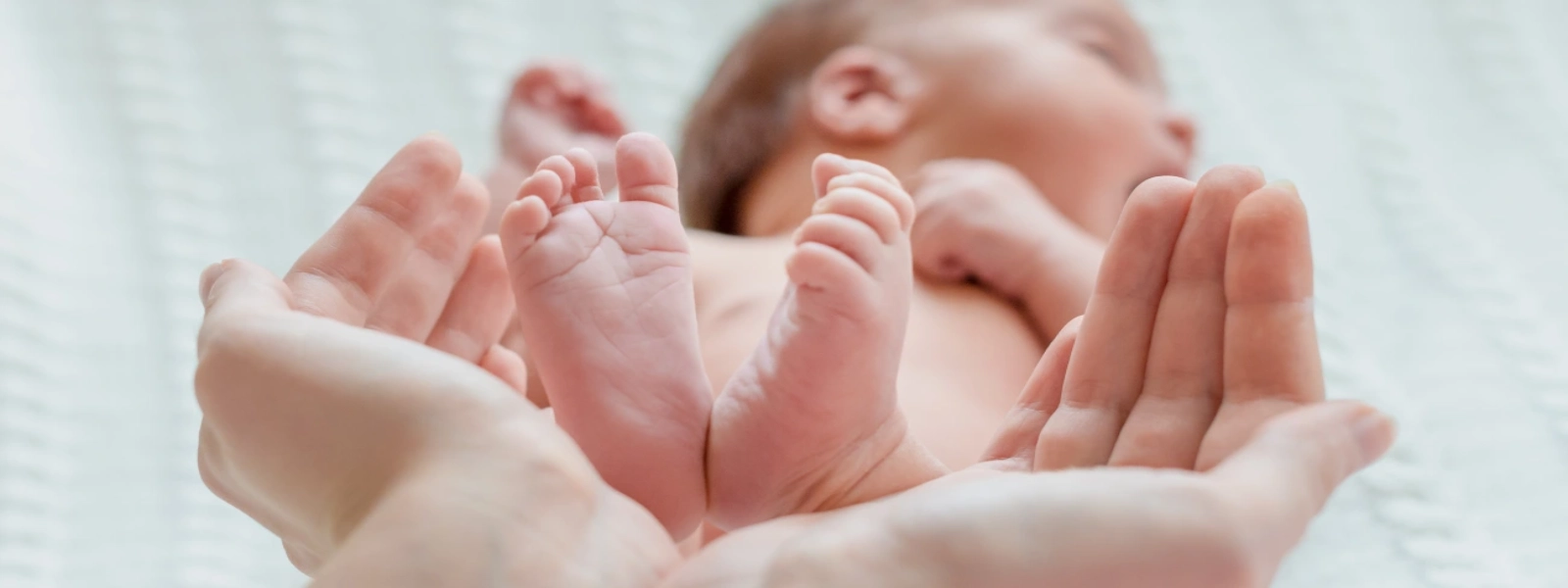 1 Aylık Bebek Gelişimi: Beslenme, Fiziksel Gelişim, Uyku