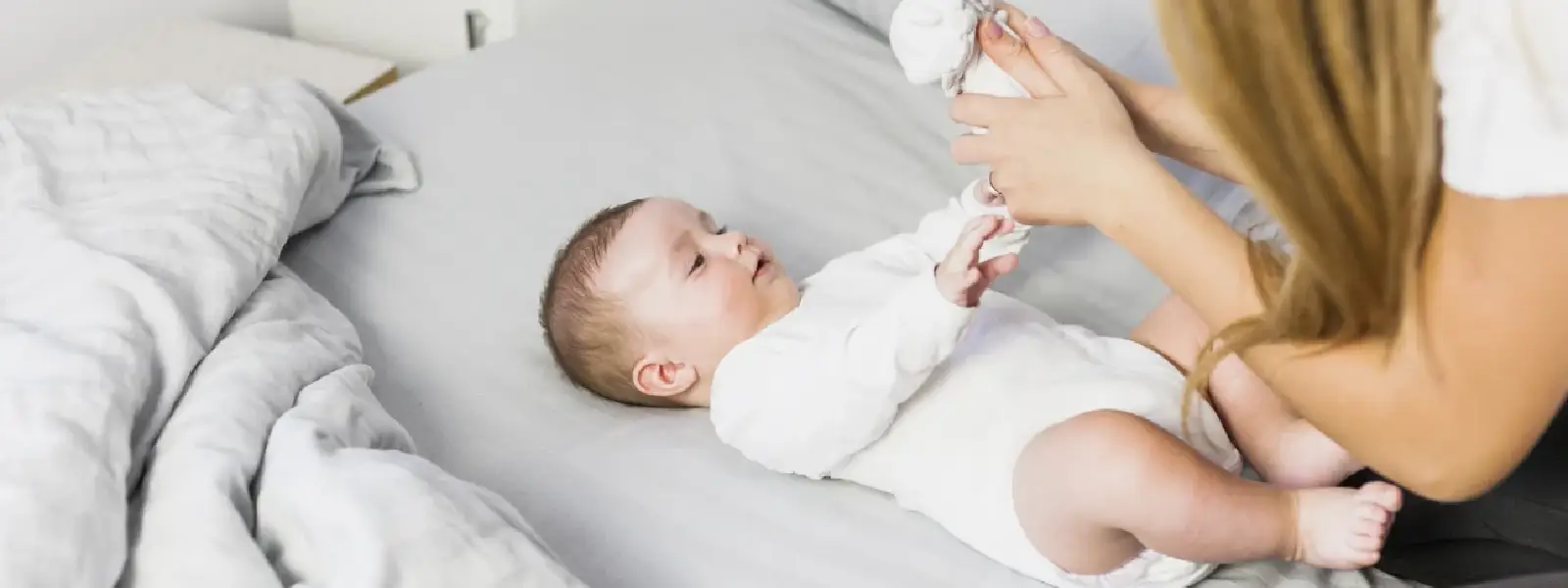 Bebeklerde Ateşi Ne Düşürür? Evde Ateşi Düşürmenin Yolları