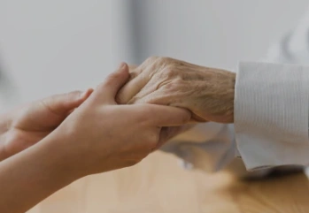Ellerde Kırışıklık Neden Olur? Ellerdeki Kırışıklık Nasıl Geçer?